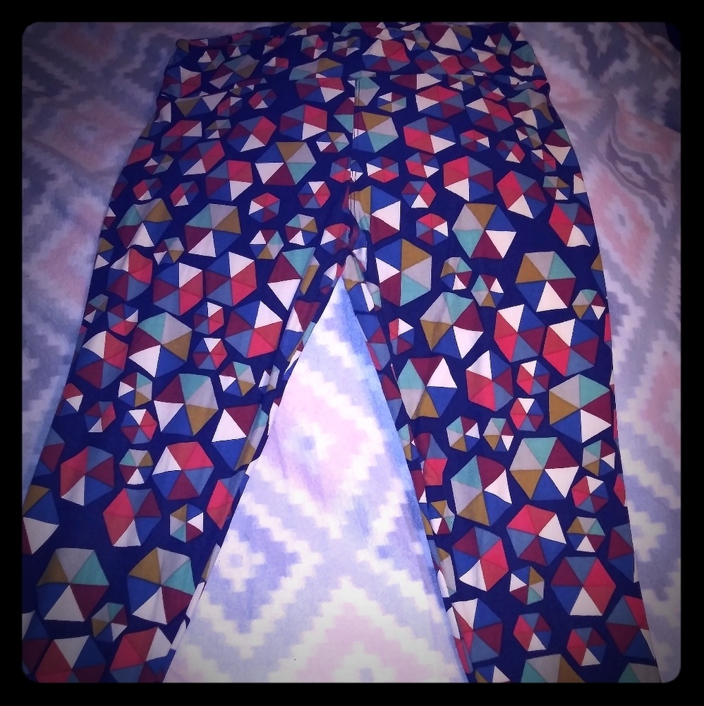 LuLaRoe Tall and Curvy Leggings